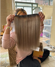 Load image into Gallery viewer, Hairpreserver: 40 cm long, real human hair. Requires 2 bundles of hair. Weight approximately 200 grams. Lifetime guarantee.