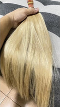 Load image into Gallery viewer, Human hair extensions, extra thick ends, 50 centimeters long, weighing approximately 200 grams.