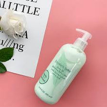 Load image into Gallery viewer, Arden Green Tea Honey Drops Body Lotion 500ml makes skin smooth.