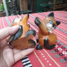 Load image into Gallery viewer, WOODEN PAIRS CAT Cheers Hand Carve Statue Figurine Crafted Home Decor So Cute