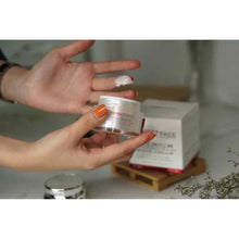 Load image into Gallery viewer, Vorda Red Therapy Luxury Serum &amp; Cream Reduce Melasma Freckles (3 Pcs set)