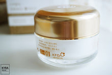 Load image into Gallery viewer, Snail Cream revitalizing skin bright glowing healthy whitening moisturizer face