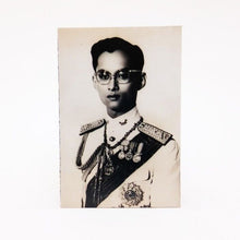 Load image into Gallery viewer, Majesty King Bhumibol Adulyadej Rama 9 Thailand Ver.14 pic Design Poster Magnet